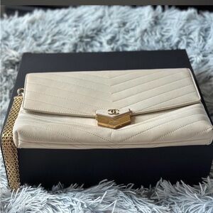 CHANEL Cream Chevron Clutch with Gold Accent